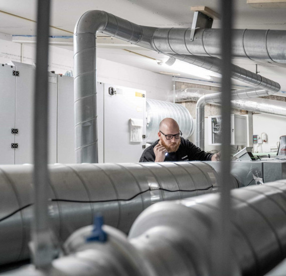Ventilationstekniker med interesse for teknikken